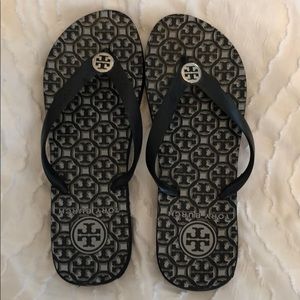 Tory Burch flip flops - size 8